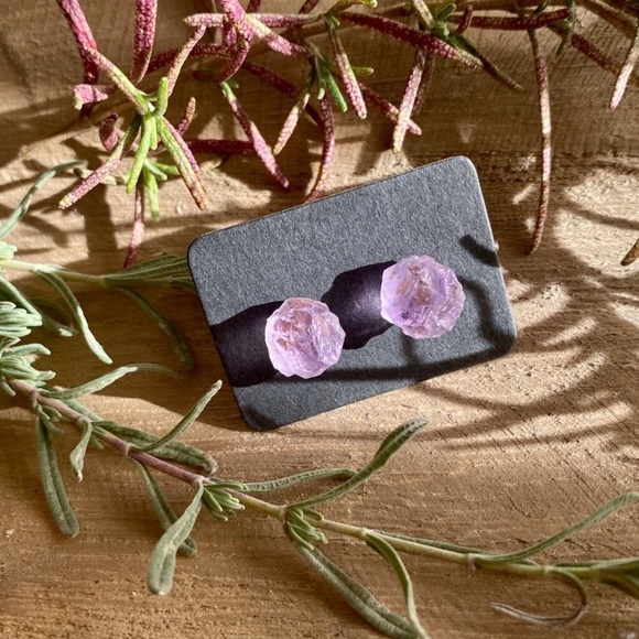 Light Amethyst Crystal Stud Earrings - Picture 5 of 10